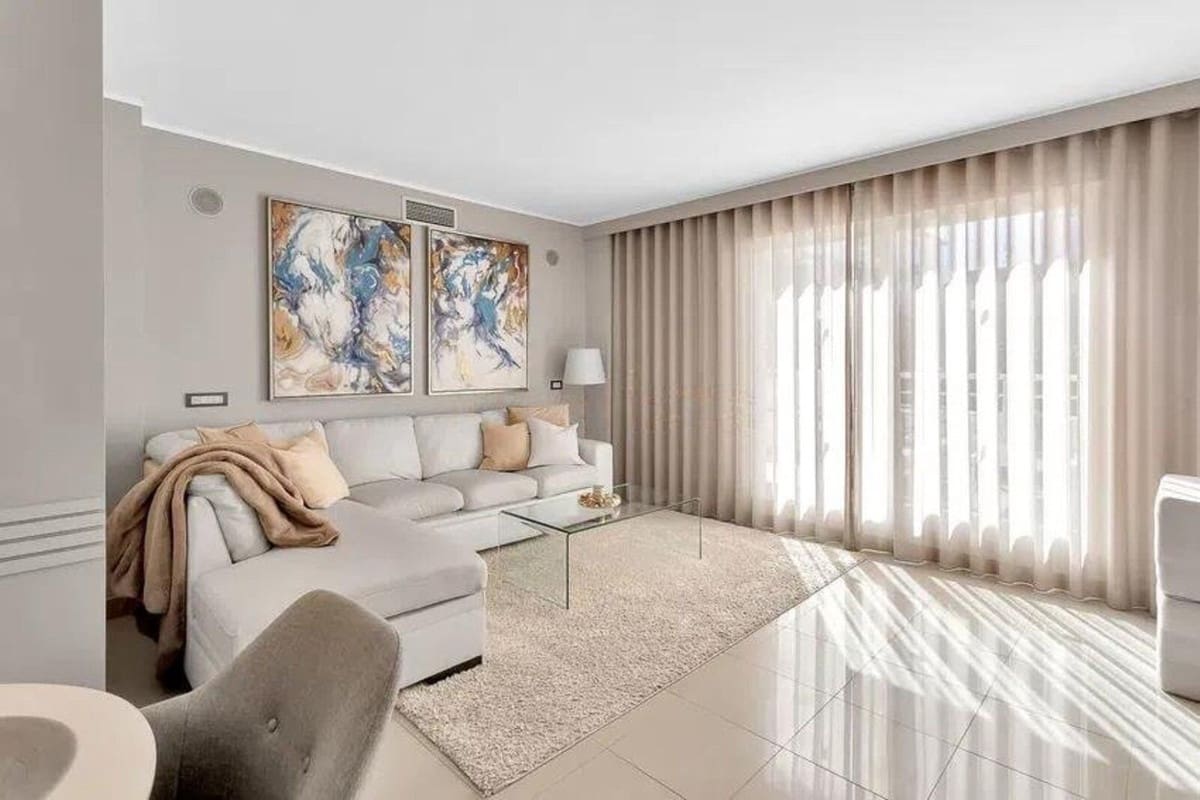 Apartamento de 3 habitaciones en El Paraiso en venta con piscina garaje - 620.000 € (Ref: 10140385)