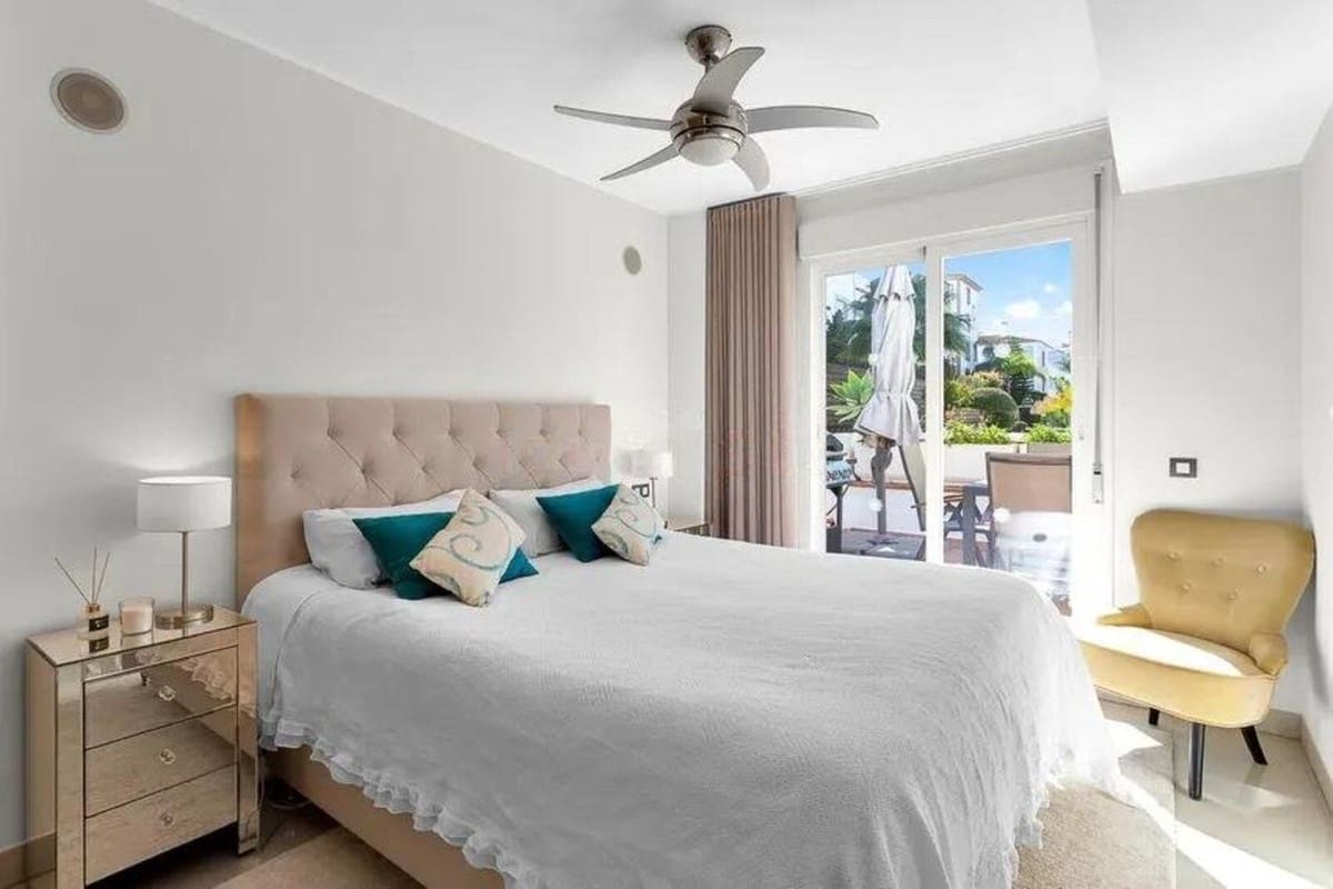 Apartamento de 3 habitaciones en El Paraiso en venta con piscina garaje - 620.000 € (Ref: 10140385)