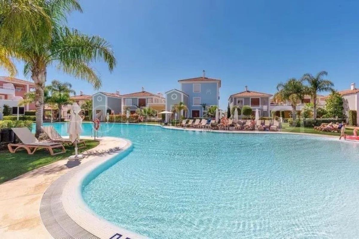 Apartamento de 3 habitaciones en El Paraiso en venta con piscina garaje - 620.000 € (Ref: 10140385)