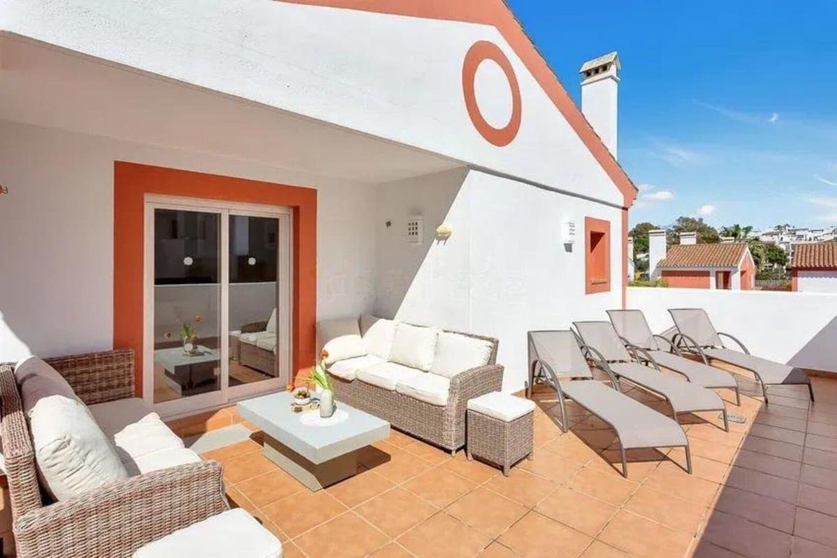 Apartamento de 3 habitaciones en El Paraiso en venta con piscina garaje - 620.000 € (Ref: 10140385)