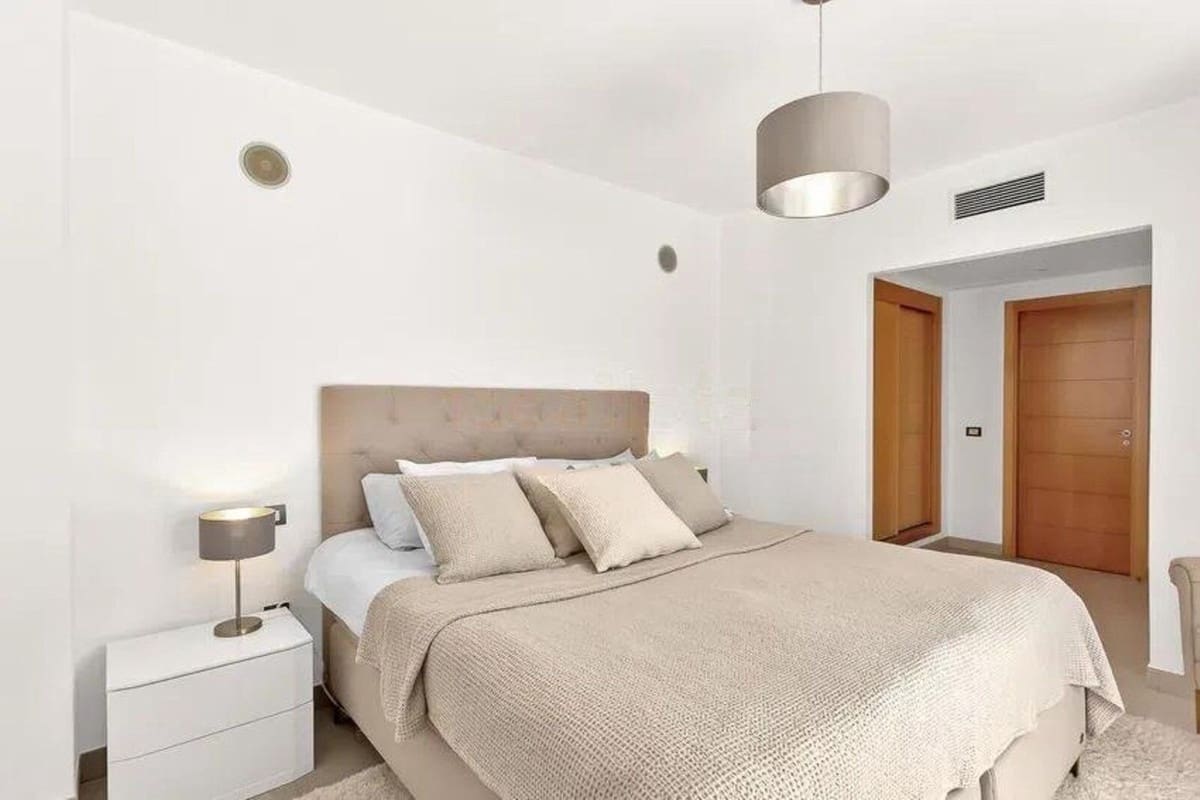 Apartamento de 3 habitaciones en El Paraiso en venta con piscina garaje - 620.000 € (Ref: 10140385)