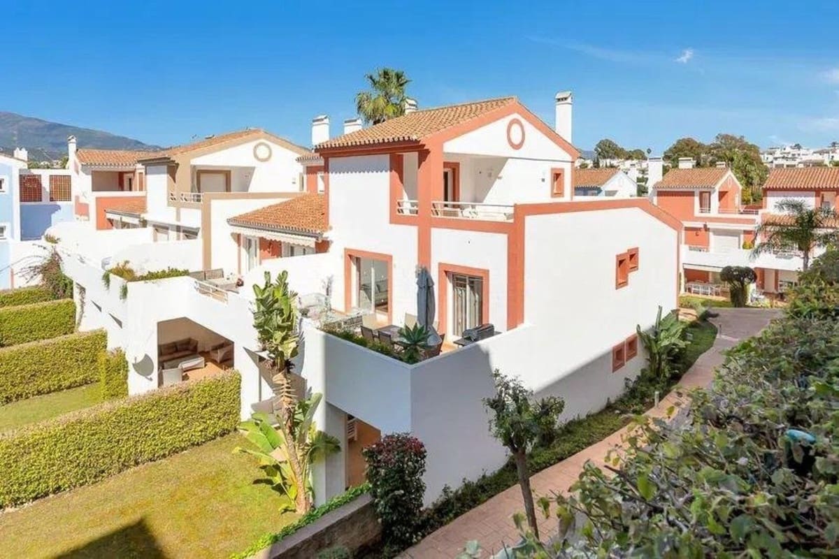 Apartamento de 3 habitaciones en El Paraiso en venta con piscina garaje - 620.000 € (Ref: 10140385)