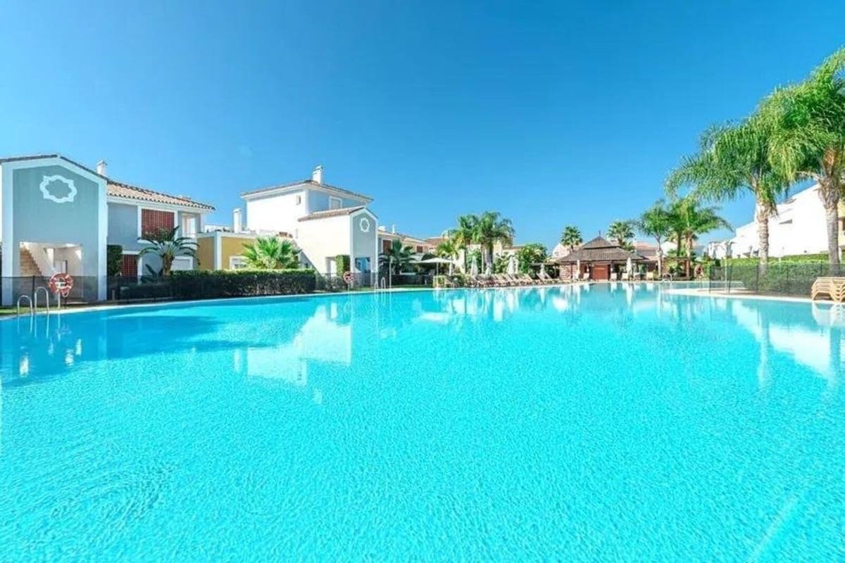 Apartamento de 3 habitaciones en El Paraiso en venta con piscina garaje - 620.000 € (Ref: 10140385)