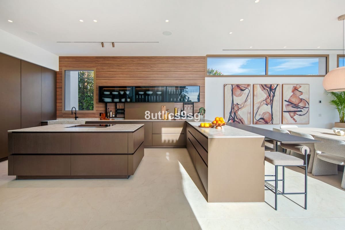 5 chambre Villa/Maison à vendre à Nueva Andalucia avec piscine garage - 11 750 000 € (Ref: 10140388)