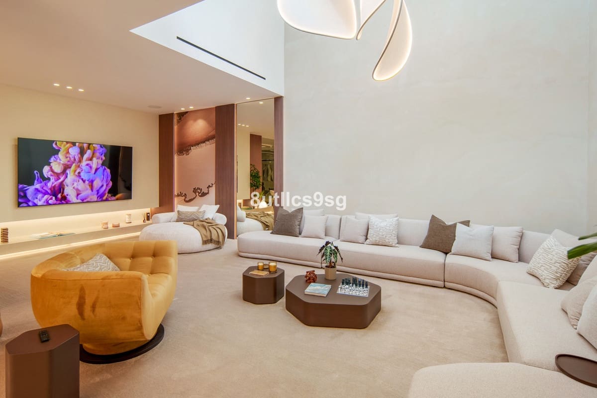 5 chambre Villa/Maison à vendre à Nueva Andalucia avec piscine garage - 11 750 000 € (Ref: 10140388)