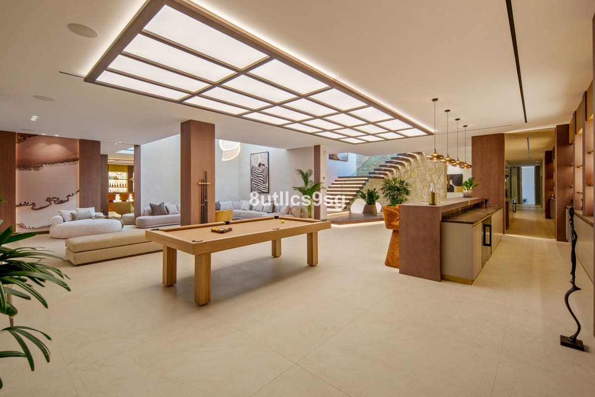 5 chambre Villa/Maison à vendre à Nueva Andalucia avec piscine garage - 11 750 000 € (Ref: 10140388)