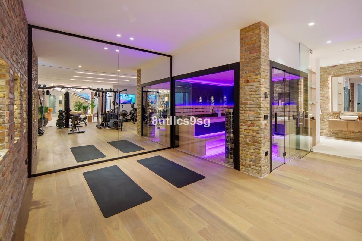 5 chambre Villa/Maison à vendre à Nueva Andalucia avec piscine garage - 11 750 000 € (Ref: 10140388)