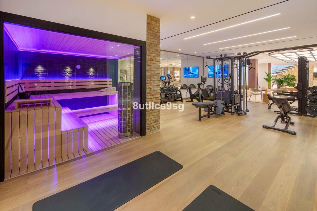5 chambre Villa/Maison à vendre à Nueva Andalucia avec piscine garage - 11 750 000 € (Ref: 10140388)