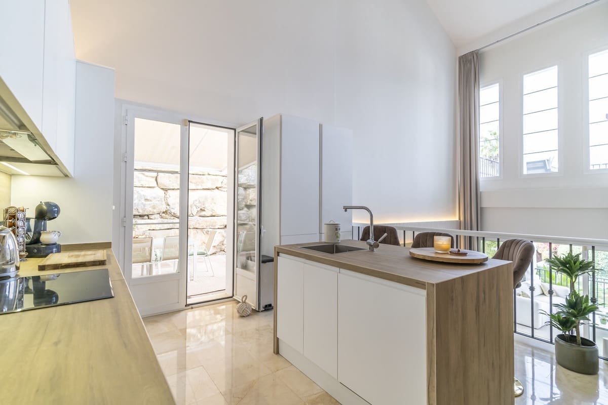 4 slaapkamer Villa te koop in Istan met zwembad garage - € 1.650.000 (Ref: 10140389)