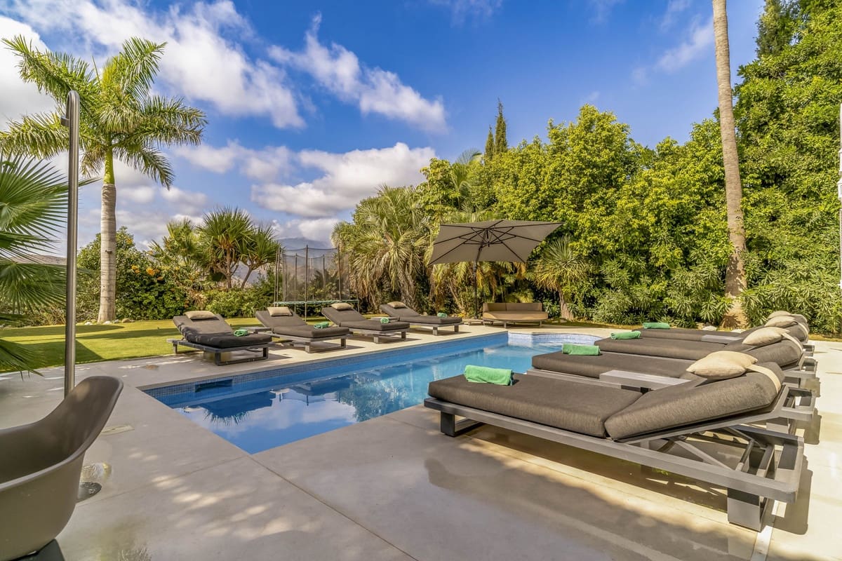 4 slaapkamer Villa te koop in Istan met zwembad garage - € 1.650.000 (Ref: 10140389)