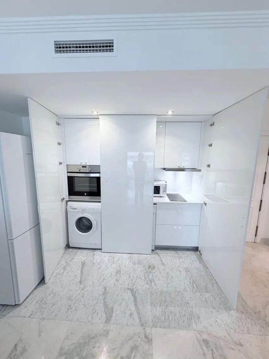 1 quarto Apartamento para venda em Puerto Banus com piscina - 445 000 € (Ref: 10140403)