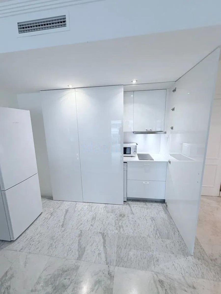 1 quarto Apartamento para venda em Puerto Banus com piscina - 445 000 € (Ref: 10140403)