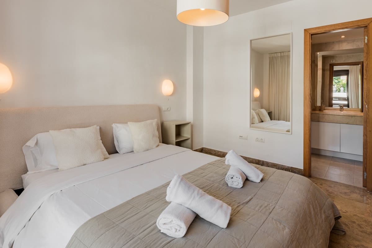 Apartamento de 2 habitaciones en New Golden Mile en venta con piscina garaje - 435.000 € (Ref: 10140404)