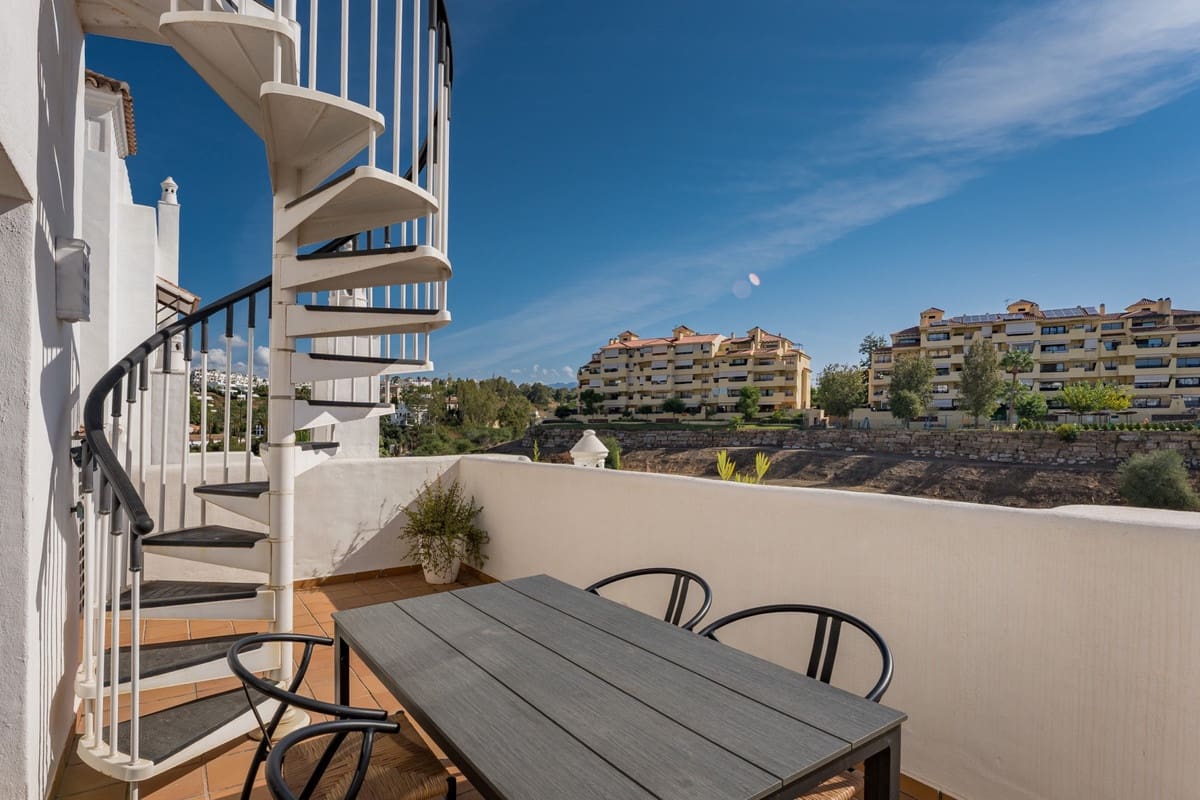 Apartamento de 2 habitaciones en New Golden Mile en venta con piscina garaje - 435.000 € (Ref: 10140404)