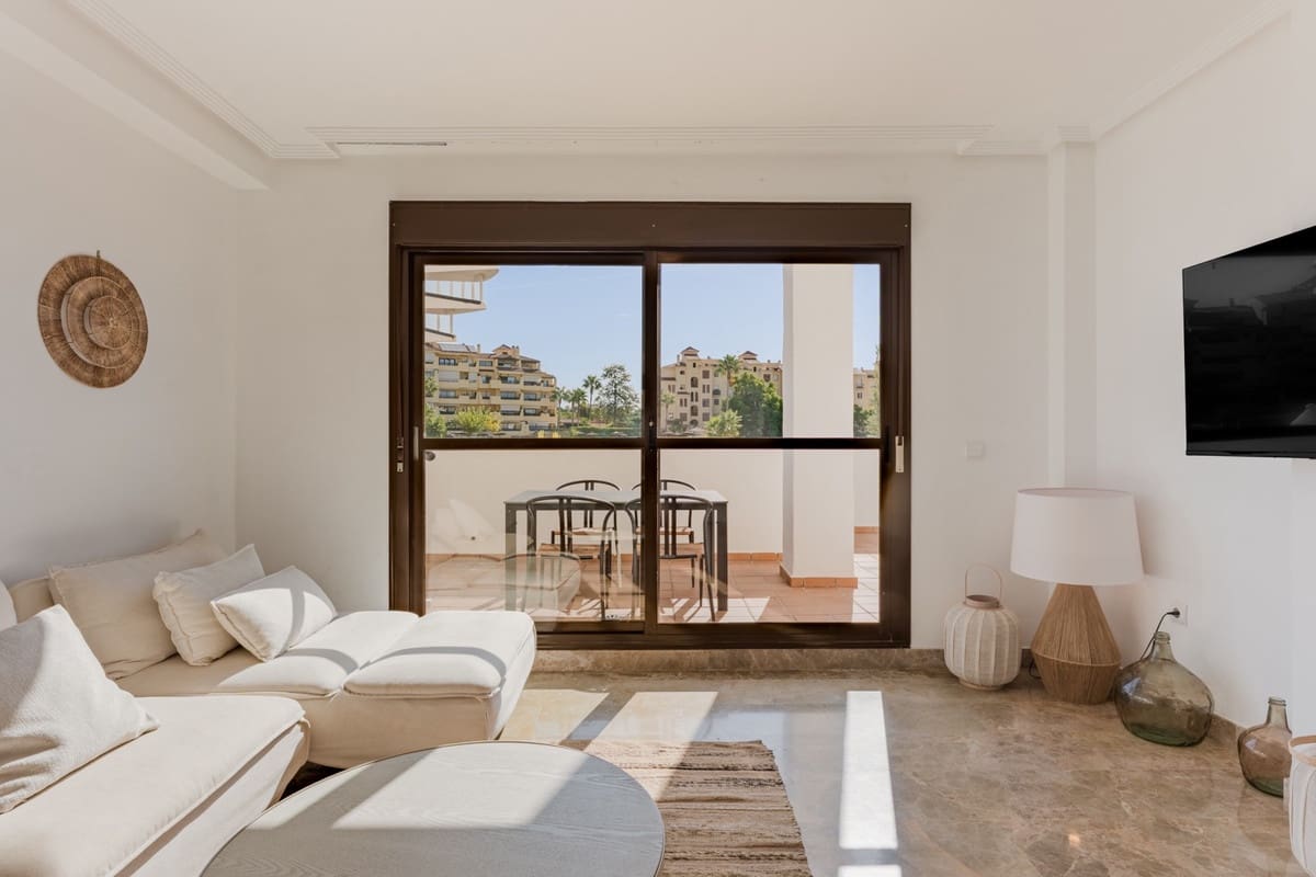 Apartamento de 2 habitaciones en New Golden Mile en venta con piscina garaje - 435.000 € (Ref: 10140404)