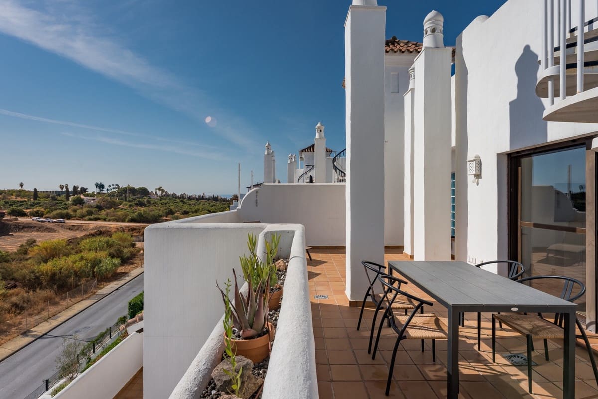 Apartamento de 2 habitaciones en New Golden Mile en venta con piscina garaje - 435.000 € (Ref: 10140404)