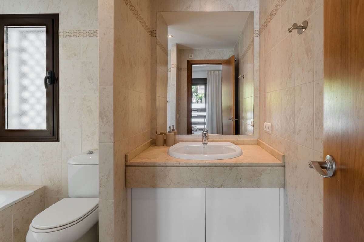 Apartamento de 2 habitaciones en New Golden Mile en venta con piscina garaje - 435.000 € (Ref: 10140404)