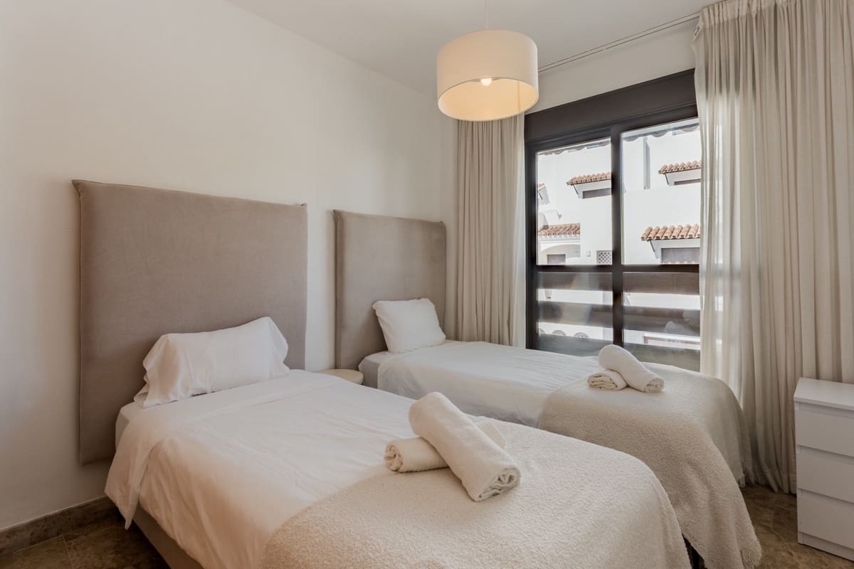 Apartamento de 2 habitaciones en New Golden Mile en venta con piscina garaje - 435.000 € (Ref: 10140404)