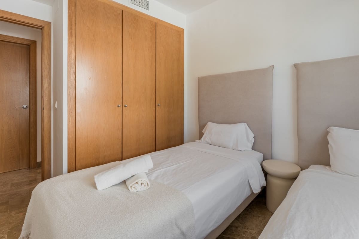 Apartamento de 2 habitaciones en New Golden Mile en venta con piscina garaje - 435.000 € (Ref: 10140404)