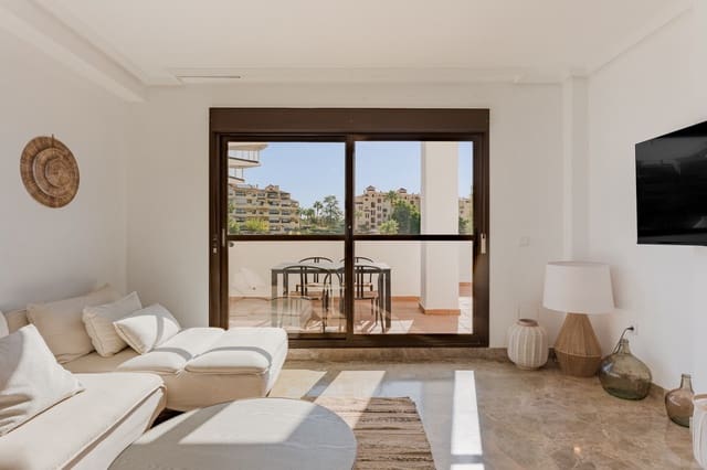Apartamento de 2 habitaciones en Selwo, Estepona en venta con piscina garaje - 435.000 € (Ref: 10140404)