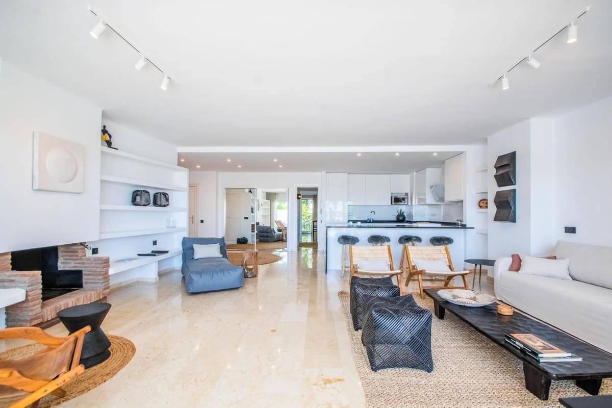 2 soverom Leilighet til salgs i Rio Real med svømmebasseng garasje - € 675 000 (Ref: 10140411)