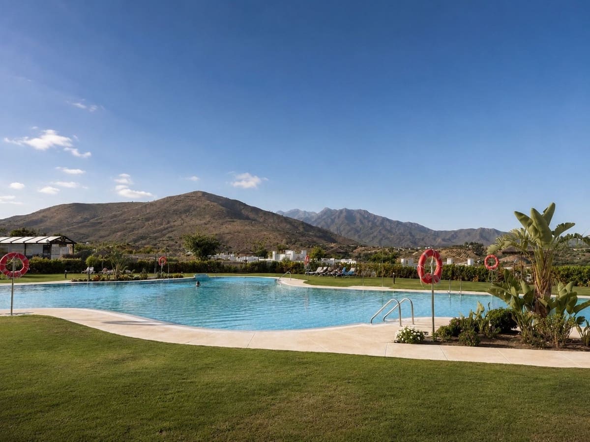 3 sypialnia Dom na sprzedaż w La Cala Golf z basenem garażem - 895 000 € (Ref: 10141611)