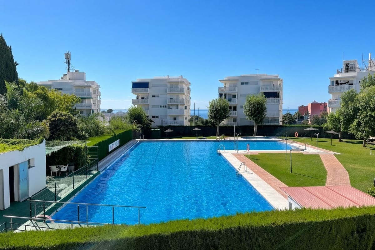 3 chambre Appartement à vendre à Estepona avec piscine - 330 000 € (Ref: 10141612)
