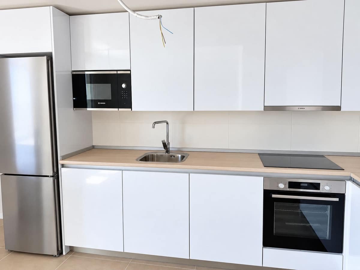 3 sypialnia Apartament na sprzedaż w El Faro z basenem garażem - 725 000 € (Ref: 10145628)