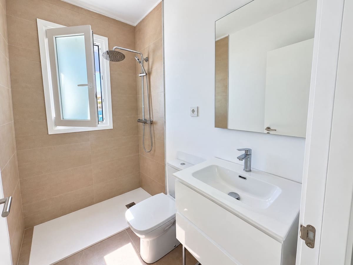 3 sypialnia Apartament na sprzedaż w El Faro z basenem garażem - 725 000 € (Ref: 10145628)