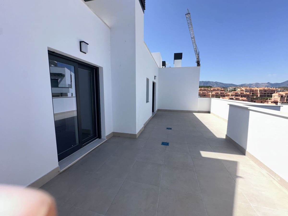 3 sypialnia Apartament na sprzedaż w El Faro z basenem garażem - 725 000 € (Ref: 10145628)