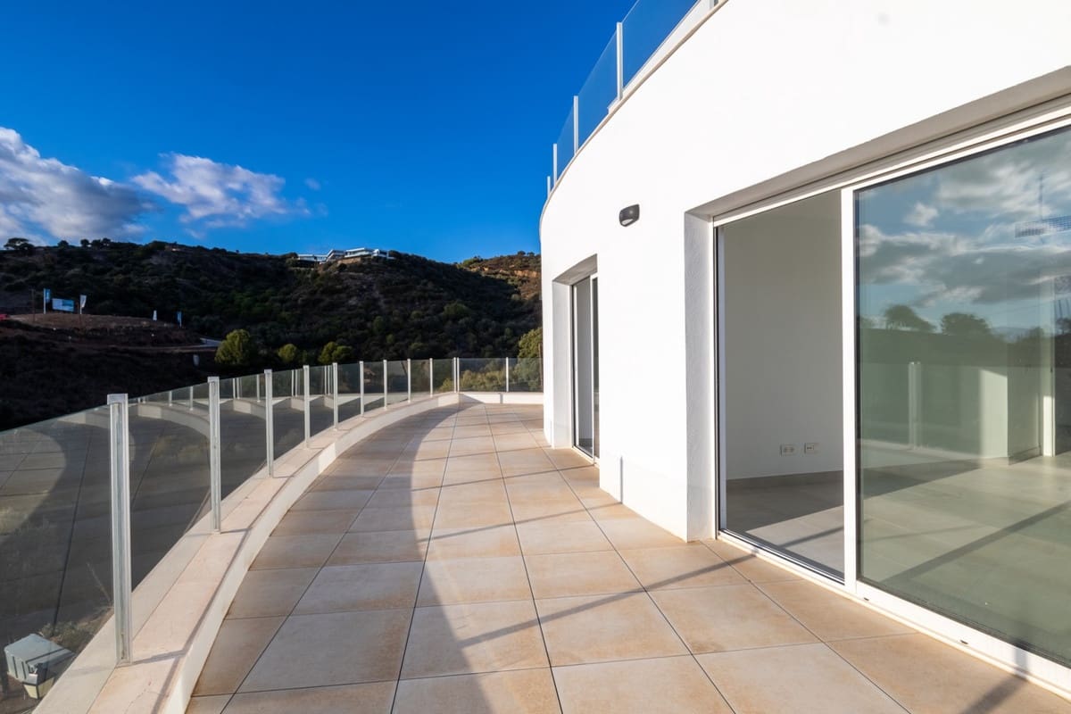 4 slaapkamer Appartement te koop in Los Monteros met zwembad - € 749.000 (Ref: 10145633)