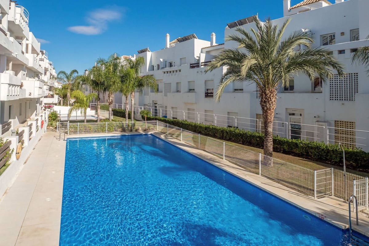 2 quarto Apartamento para venda em Estepona com piscina garagem - 285 000 € (Ref: 10147466)