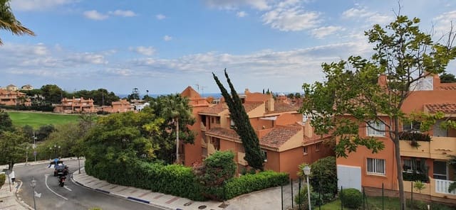 2 sovrum Hus till salu i La Reserva, Marbella med pool - 319 000 € (Ref: 10147469)