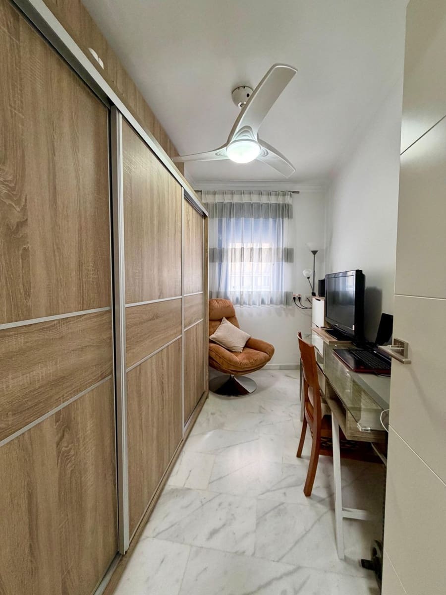 2 soveværelse Lejlighed til salg i Fuengirola med garage - € 319.000 (Ref: 10147470)