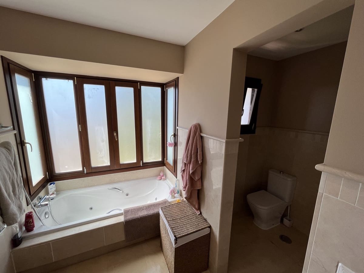 7 bedroom Villa for sale in Mijas Golf with pool garage - € 1,320,000 (Ref: 10148240)