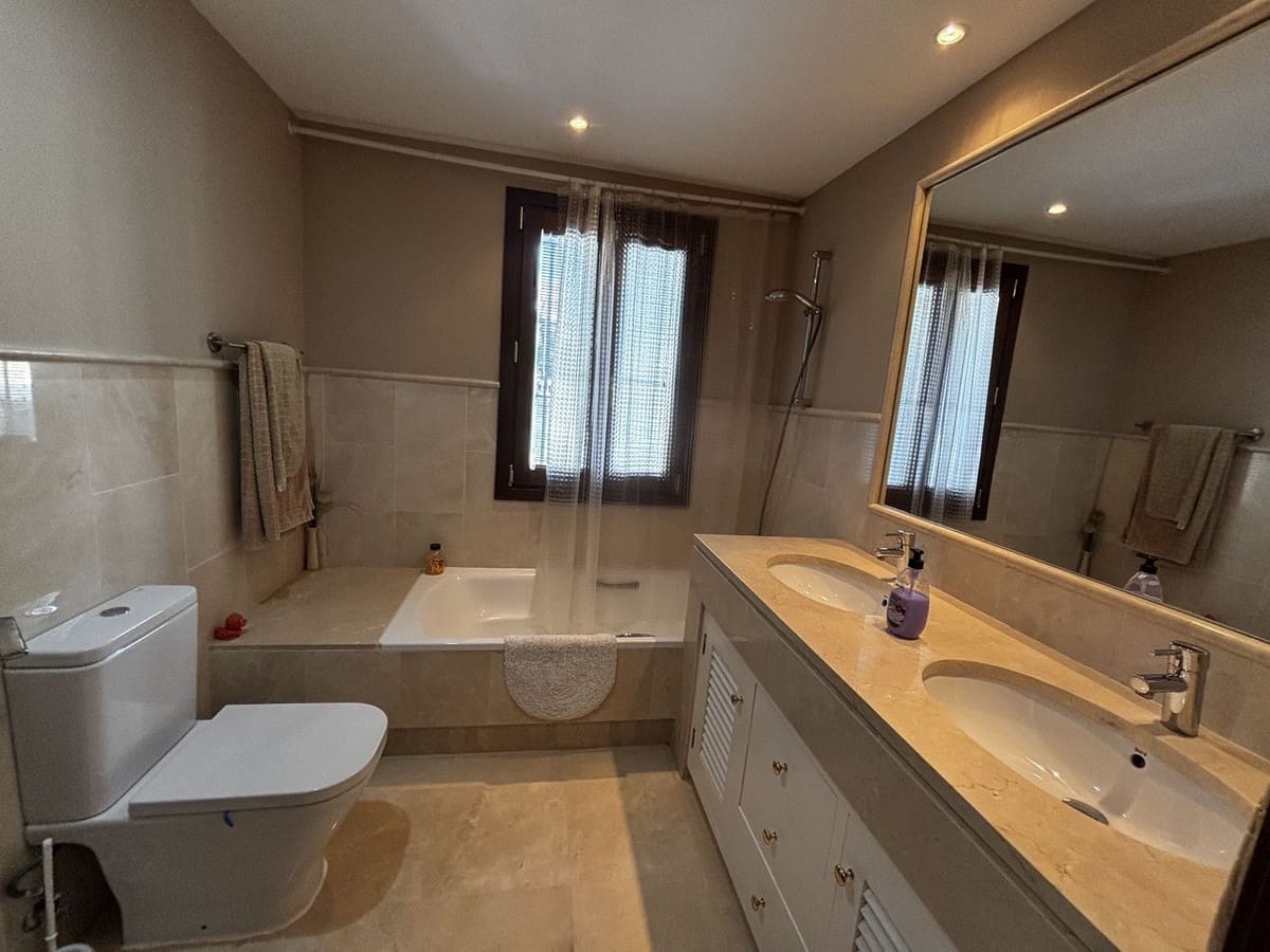 7 bedroom Villa for sale in Mijas Golf with pool garage - € 1,320,000 (Ref: 10148240)