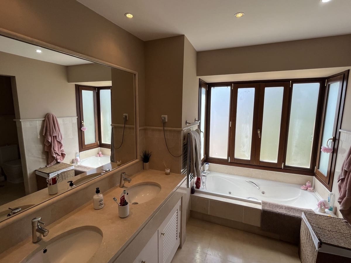 7 bedroom Villa for sale in Mijas Golf with pool garage - € 1,320,000 (Ref: 10148240)