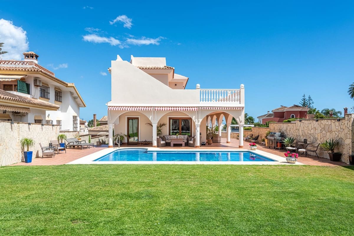4 bedroom Villa for sale in Benalmadena with pool garage - € 1,340,000 (Ref: 10148243)