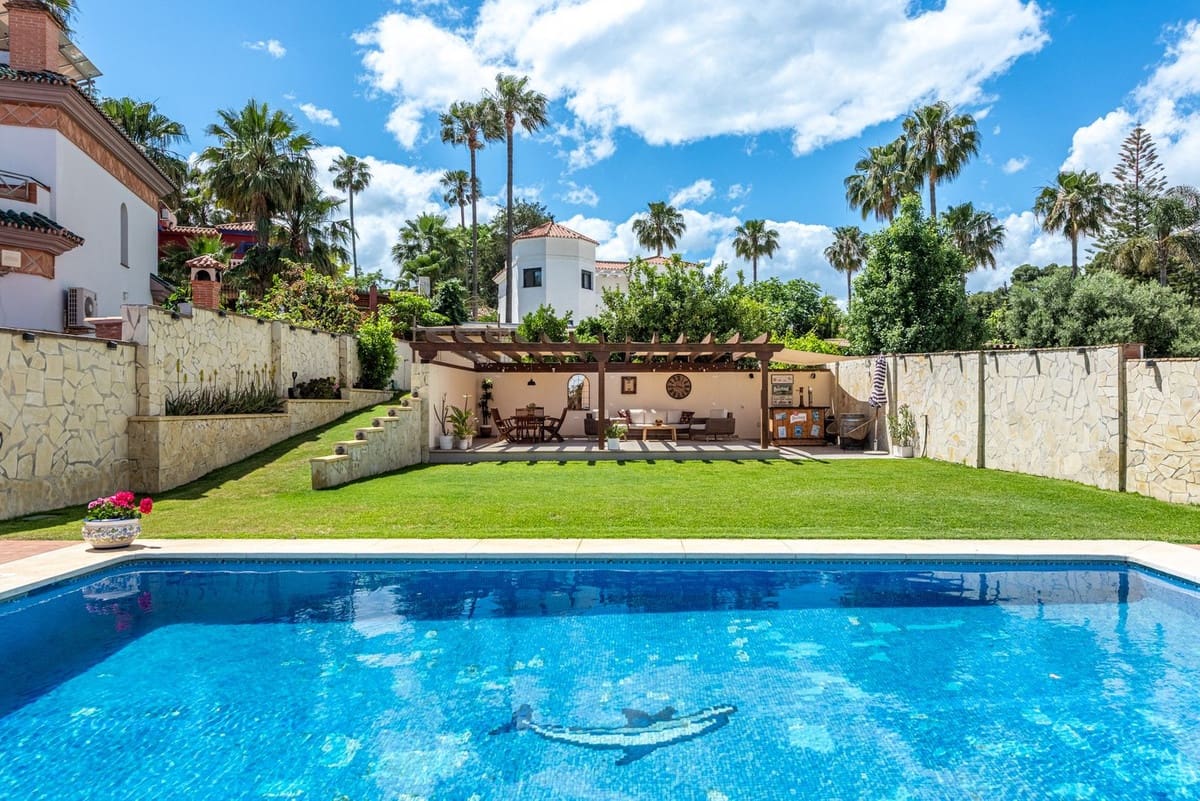 4 bedroom Villa for sale in Benalmadena with pool garage - € 1,340,000 (Ref: 10148243)