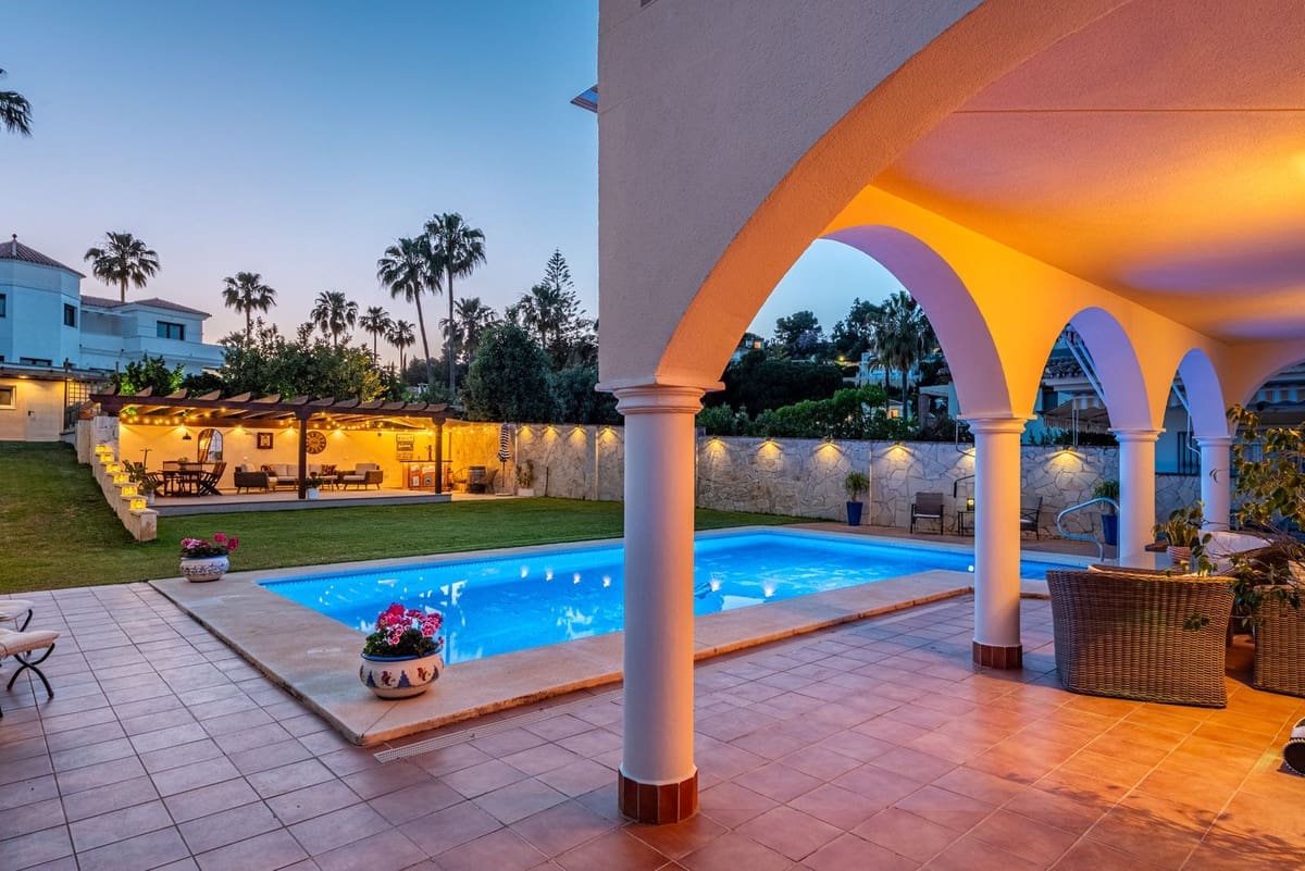 4 bedroom Villa for sale in Benalmadena with pool garage - € 1,340,000 (Ref: 10148243)