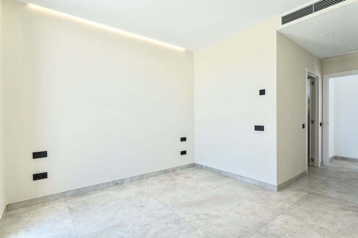 2 bedroom Villa for sale in Benalmadena with pool - € 1,400,000 (Ref: 10148246)