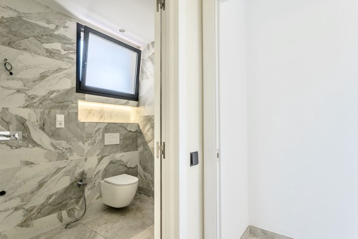 2 bedroom Villa for sale in Benalmadena with pool - € 1,400,000 (Ref: 10148246)