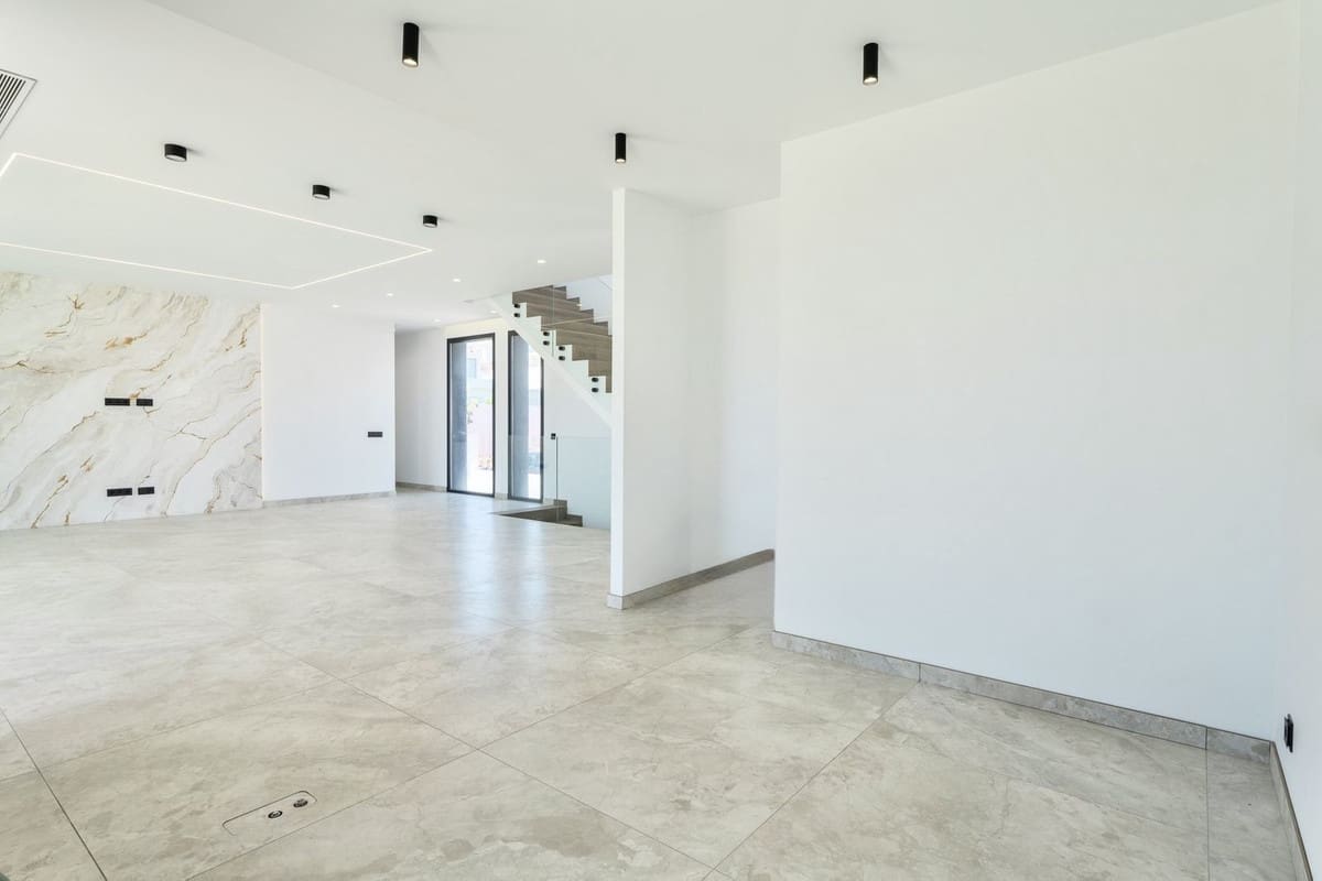 2 bedroom Villa for sale in Benalmadena with pool - € 1,400,000 (Ref: 10148246)