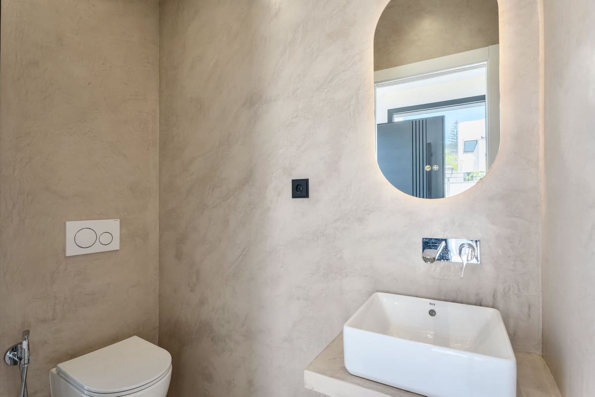 2 bedroom Villa for sale in Benalmadena with pool - € 1,400,000 (Ref: 10148246)