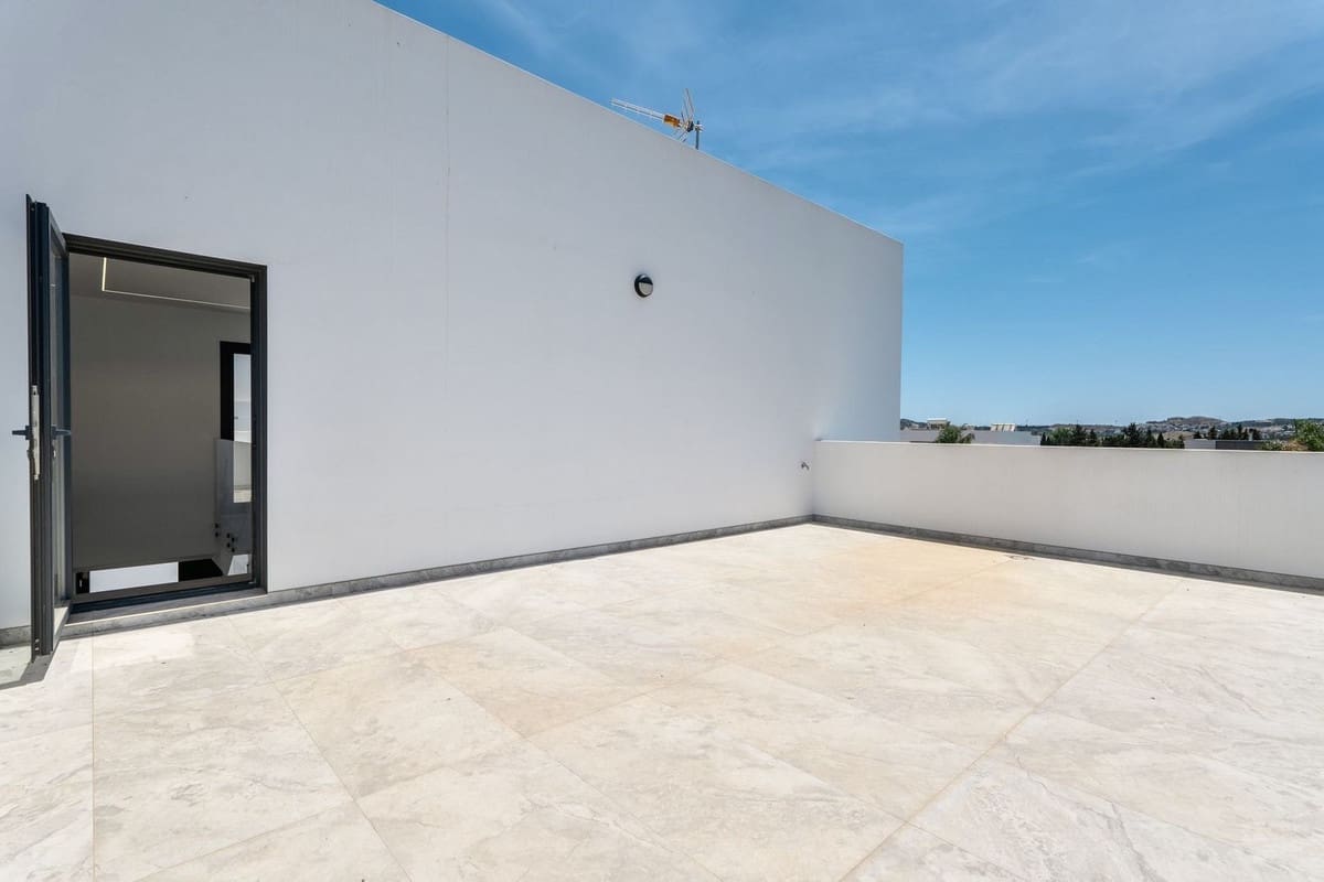 2 bedroom Villa for sale in Benalmadena with pool - € 1,400,000 (Ref: 10148246)