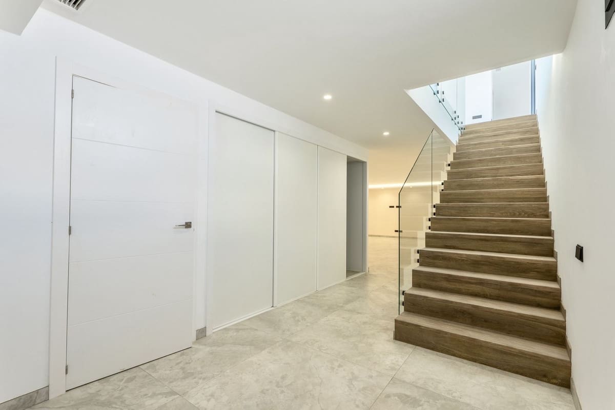 2 bedroom Villa for sale in Benalmadena with pool - € 1,400,000 (Ref: 10148246)