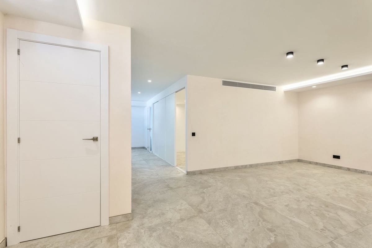 2 bedroom Villa for sale in Benalmadena with pool - € 1,400,000 (Ref: 10148246)