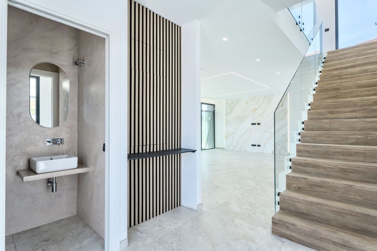 2 bedroom Villa for sale in Benalmadena with pool - € 1,400,000 (Ref: 10148246)