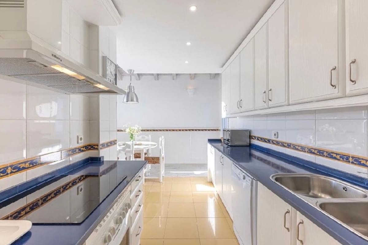 4 sovrum Lägenhet till salu i Bahia de Marbella med pool garage - 1 350 000 € (Ref: 10148247)