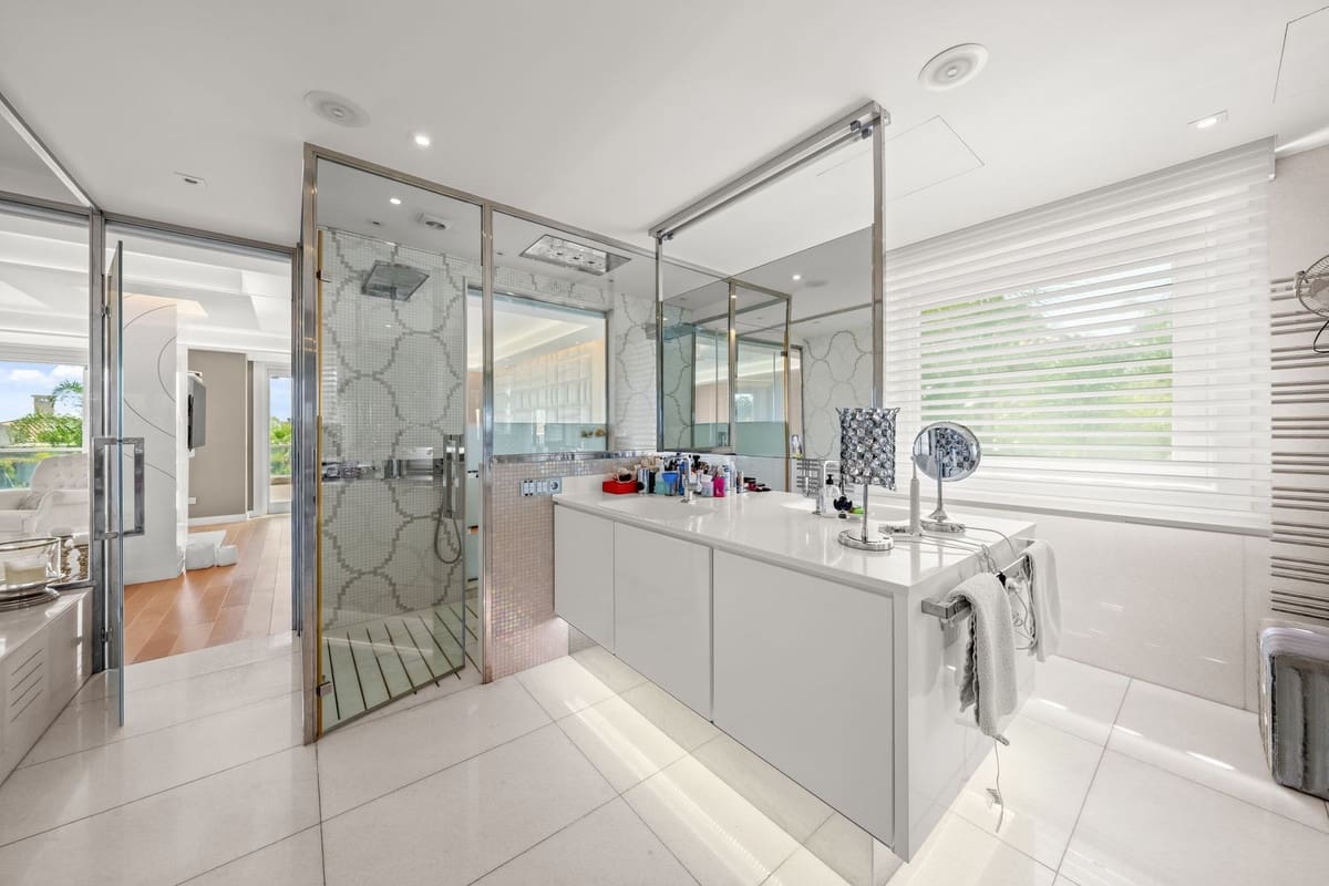 8 soverom Villa til salgs i Bahia de Marbella med svømmebasseng - € 9 500 000 (Ref: 10148250)
